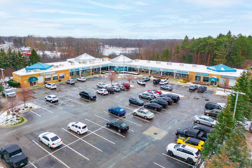 More Photos Of 8185 Holly Rd, Grand Blanc General Retail For Lease