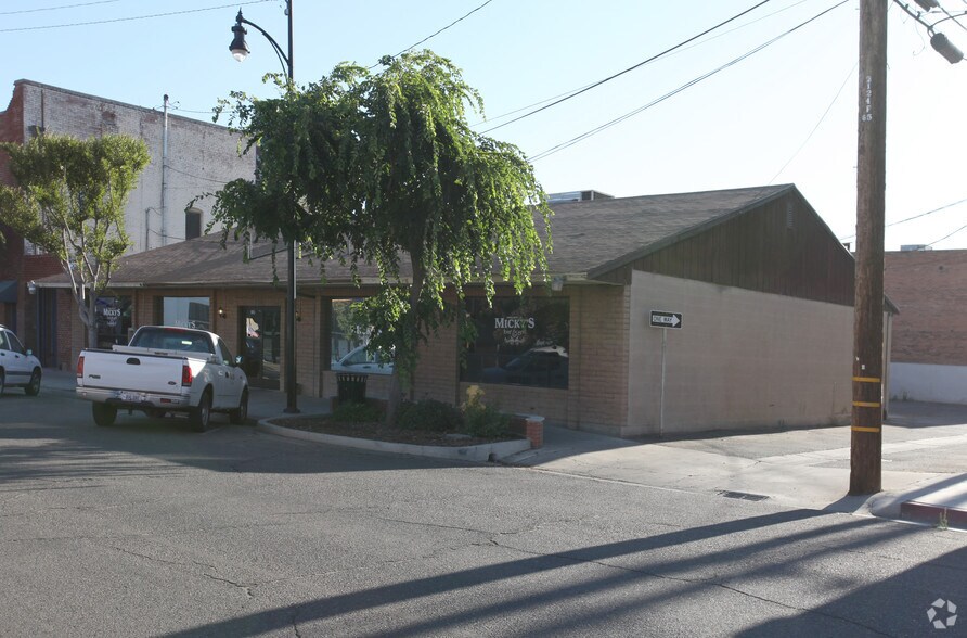 More Photos Of 230 Fox St, Lemoore Restaurant For Sale