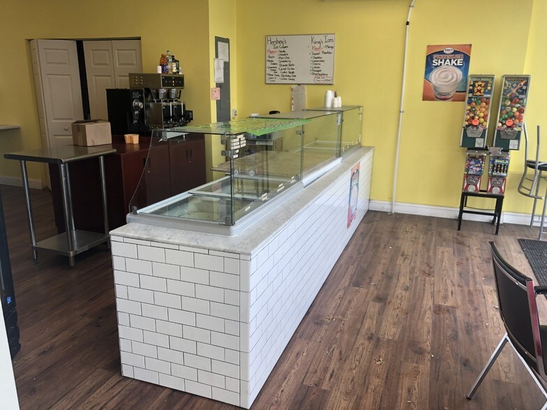 More Photos Of 112 Fulton Ave, Hempstead Freestanding For Lease