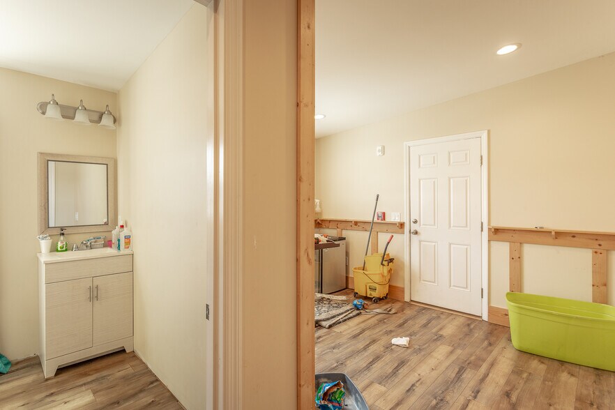 More Photos Of 28 W Bayshore Dr, Saint George Island Restaurant For Sale