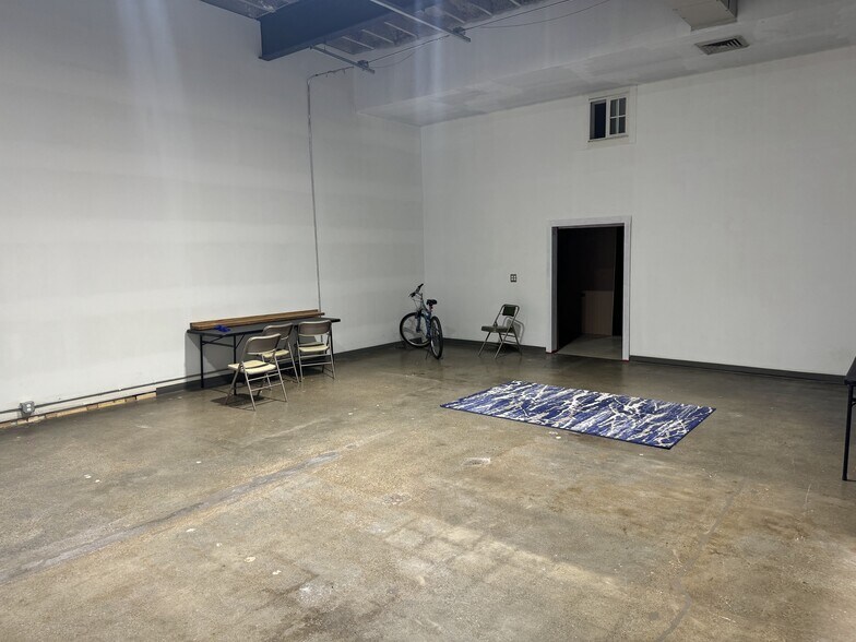 More Photos Of 17037 Kercheval Ave, Grosse Pointe Storefront For Lease