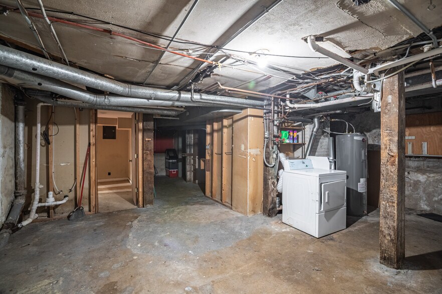 More Photos Of 1601 Jackson St, La Crosse General Retail For Lease