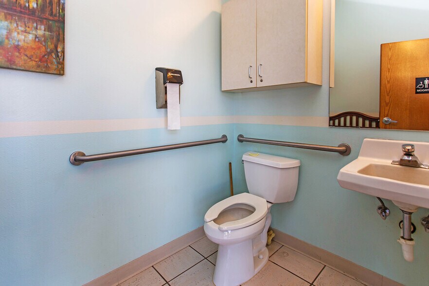 More Photos Of 1263 Bennett Ave, Burley Medical For Sale