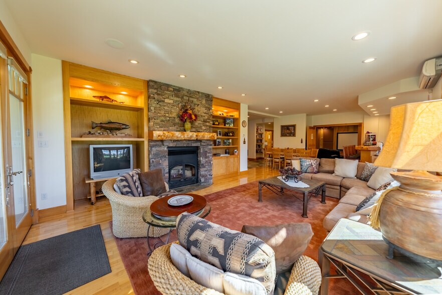 More Photos Of 135 Squire Ln S, Trout Creek Hospitality For Sale