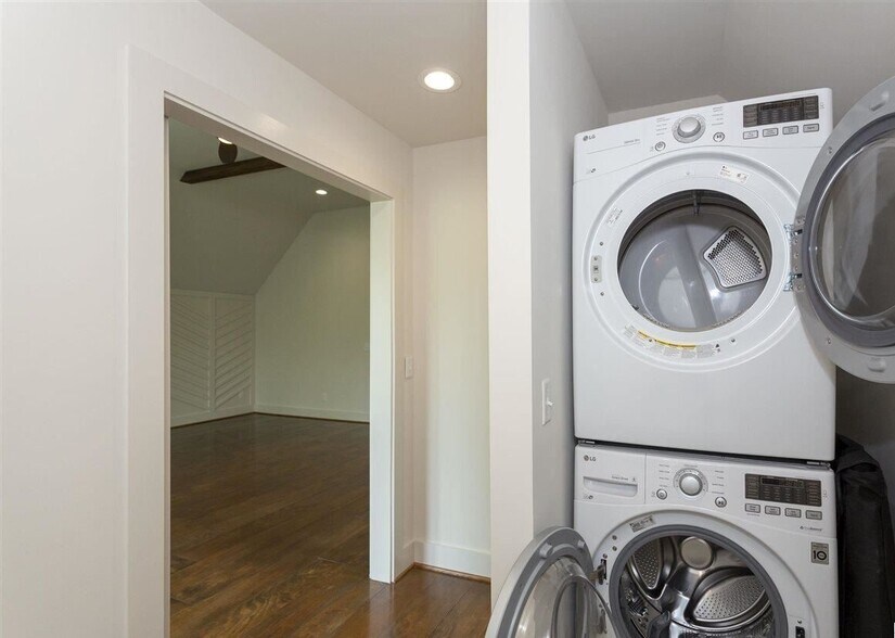 More Photos Of 911 Creekside Ct, Helena Storefront Retail Residential For Sale