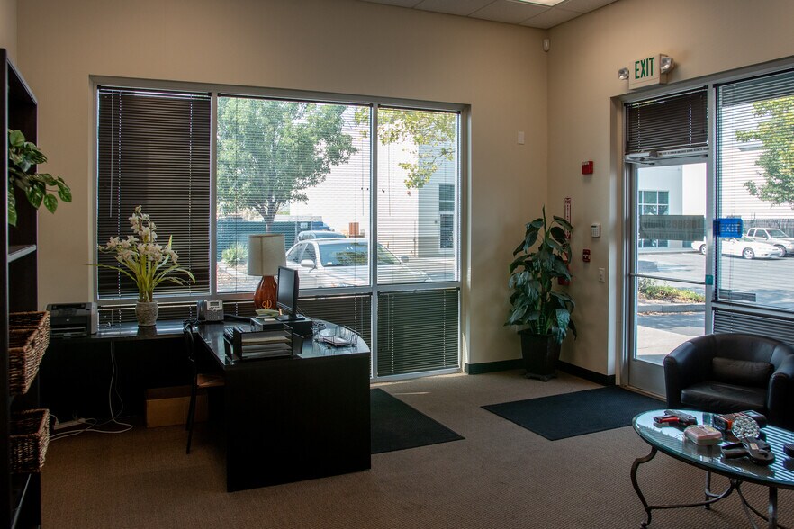 More Photos Of 4813 Auburn Blvd, Sacramento Storefront Retail Office For Sale