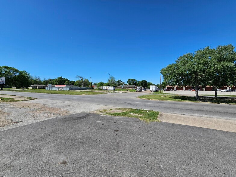 More Photos Of 8611 Martin Luther King Blvd, Houston Freestanding For Sale