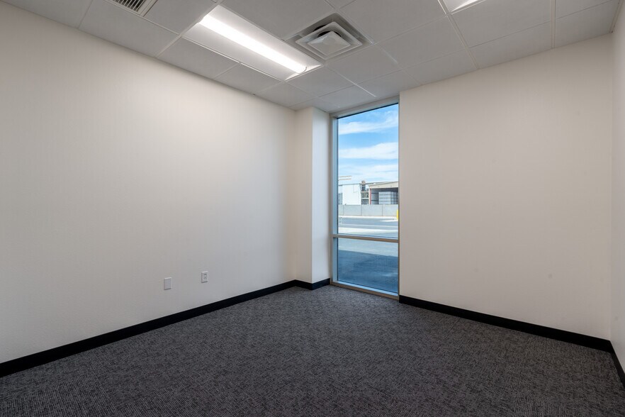 More Photos Of 1250 E Hadley St, Phoenix Distribution For Lease