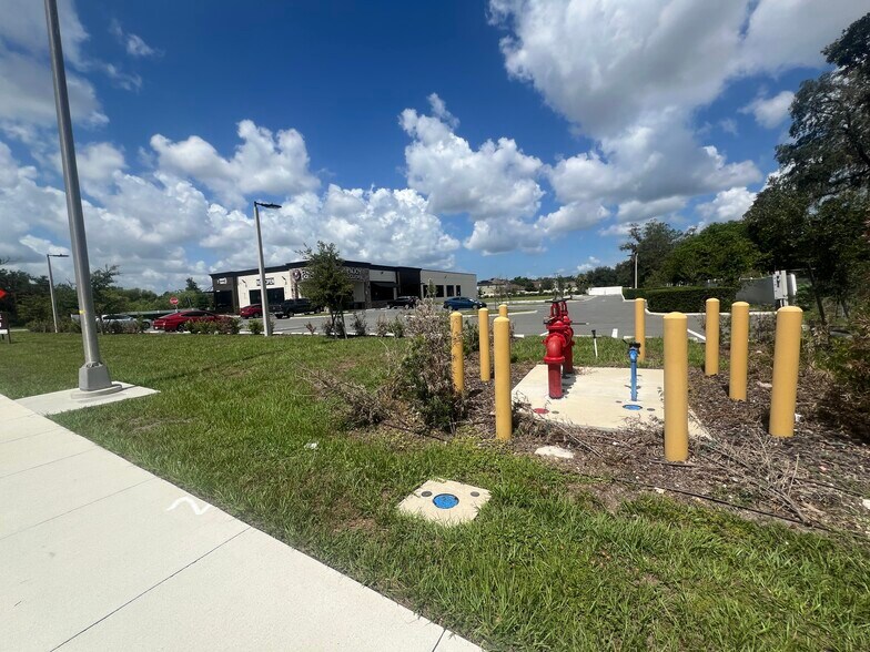 More Photos Of 10715 US Highway 301 S, Riverview Storefront Retail Office For Lease