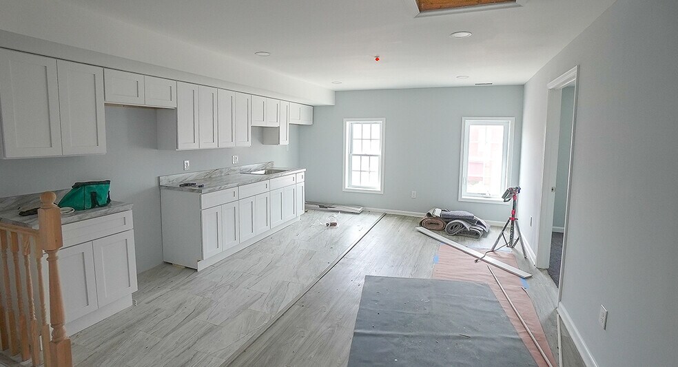 More Photos Of 309 Main St, Laurel Freestanding For Sale