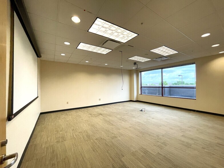 More Photos Of 7950 Ortho Ln, Brownsburg Medical For Lease