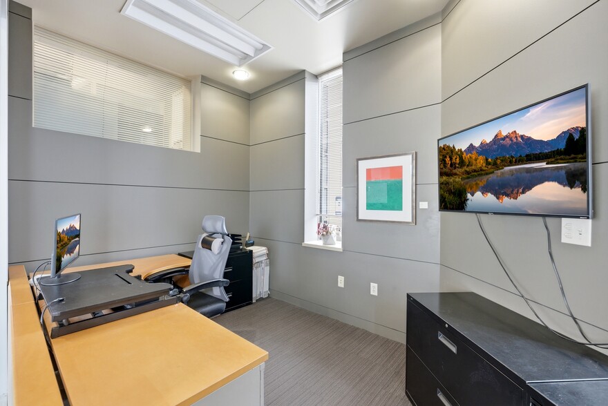 More Photos Of 555 S 300 E, Salt Lake City Office For Sale