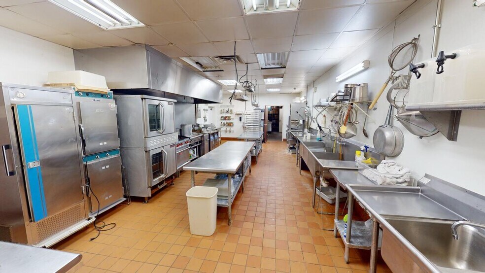 More Photos Of 304 S 6th St, Monticello Restaurant For Lease