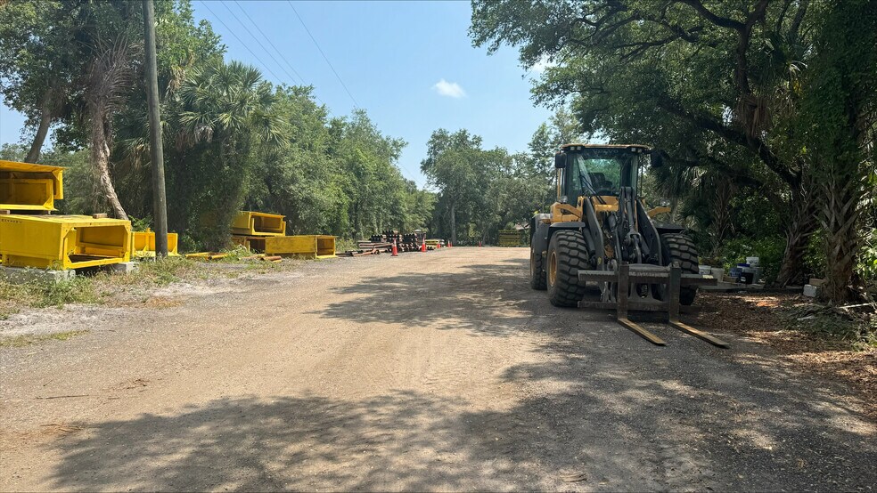 More Photos Of 5515 Causeway Blvd, Tampa Land For Lease