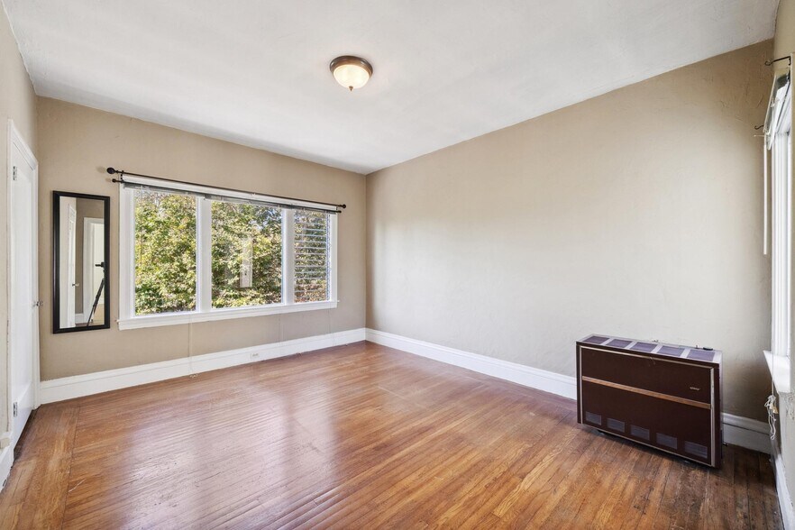 More Photos Of 309 63rd St, Oakland Apartments For Sale
