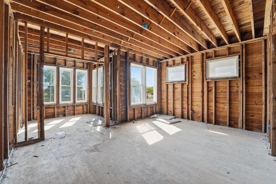 More Photos Of 1300 Porter St, Dearborn Apartments For Sale