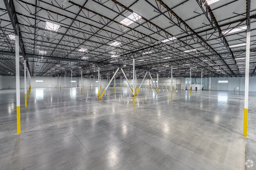 More Photos Of 15010 Don Julian Rd, City of Industry Manufacturing For Lease