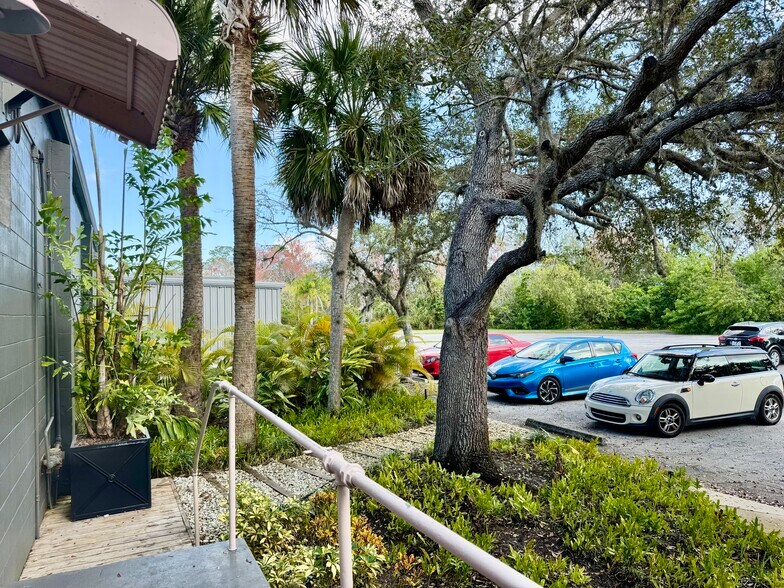 More Photos Of 5400 85th St, Vero Beach Showroom For Sale
