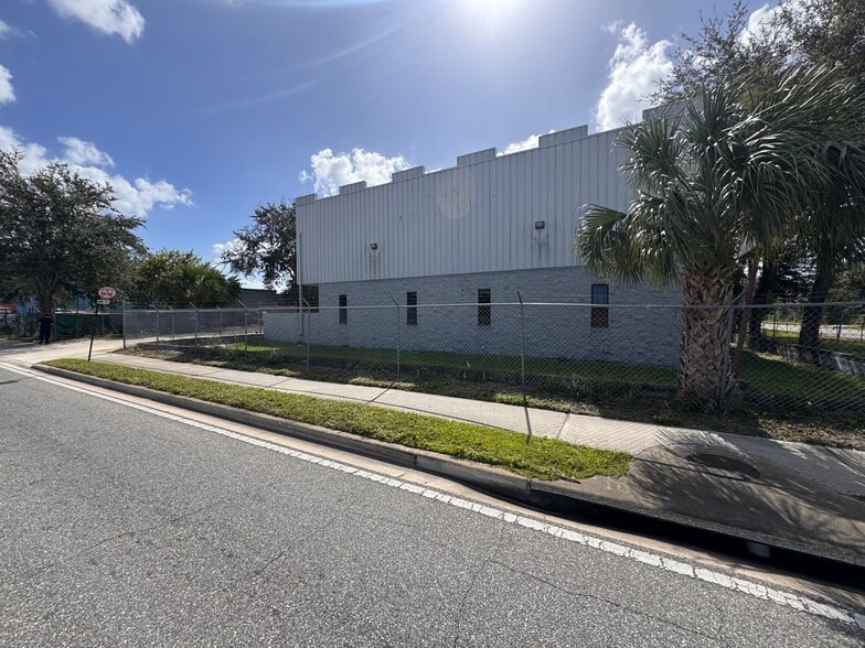 More Photos Of 5909 E Anno Ave, Orlando Auto Repair For Lease