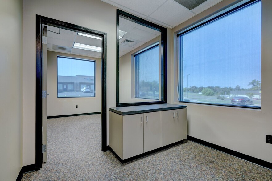 More Photos Of 14900 SE 29th St, Choctaw Bank For Lease