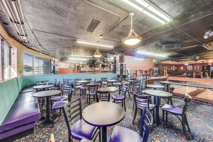 More Photos Of 1715 W Roosevelt Rd, Broadview General Retail For Lease