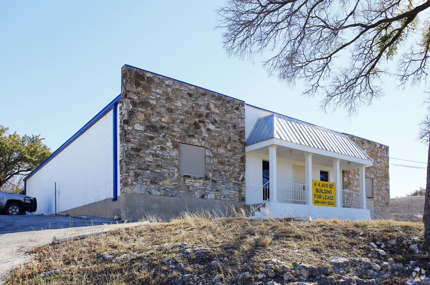 More Photos Of 11818 Warfield St, San Antonio Service For Lease