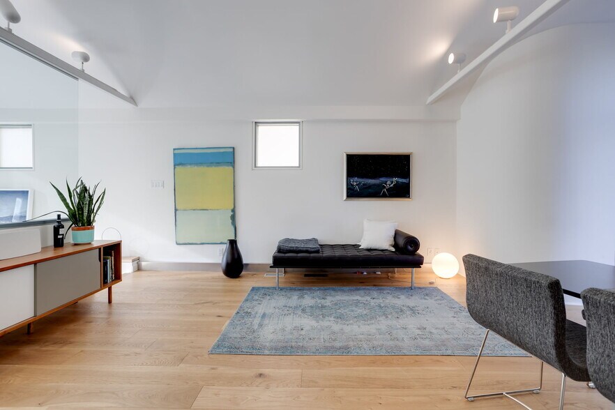 More Photos Of 115 Walnut Ave, Toronto Office For Sale