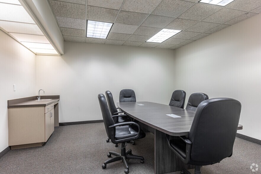 More Photos Of 1202 E Arapaho Rd, Richardson Unknown For Lease