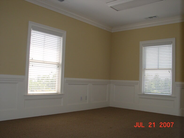 More Photos Of 5400 Laurel Springs Pky, Suwanee Office Residential For Lease
