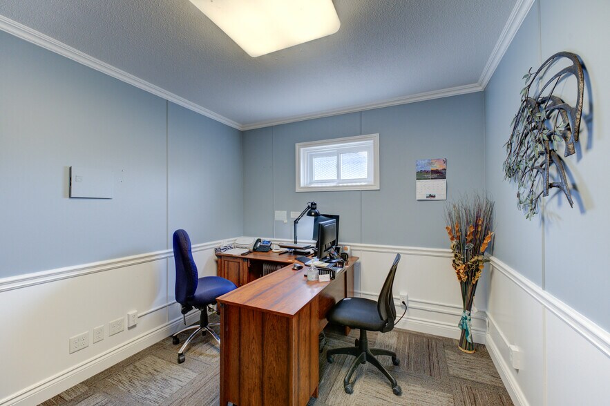 More Photos Of 127 Charing Cross St, Brantford Office For Lease