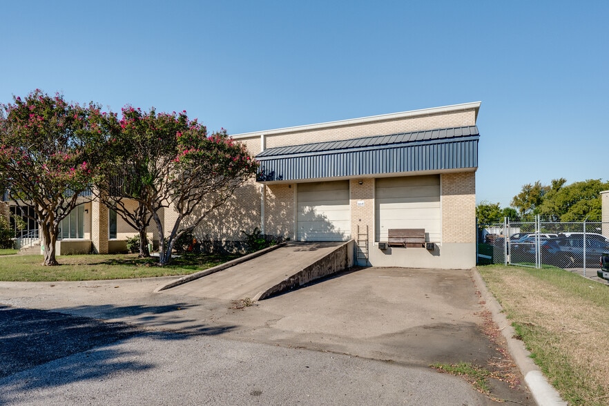 More Photos Of 1169-1171 113th St, Grand Prairie Warehouse For Sale