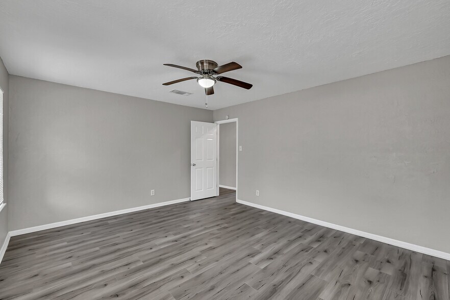 More Photos Of 29806 Lazy Ln, Spring Office Residential For Lease