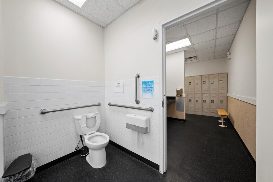 More Photos Of 1720 W North Ave, Chicago Storefront Retail Office For Lease