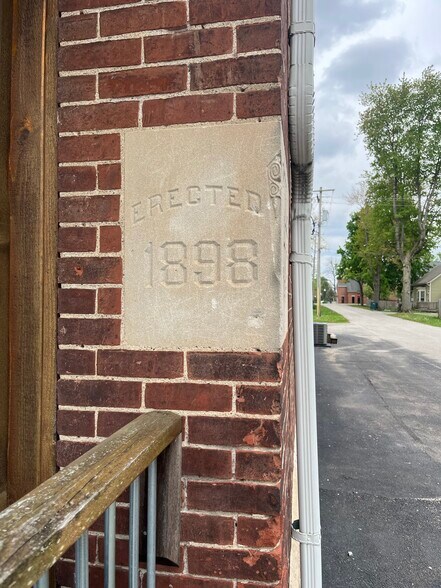 More Photos Of 6943 Monroe, Stockwell Convenience Store For Sale