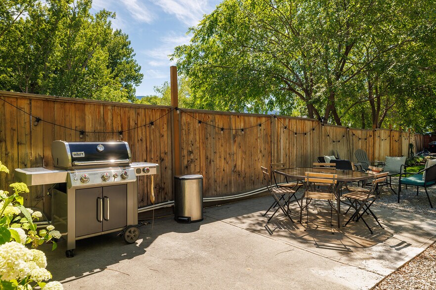 More Photos Of 4201 Skaha Lake Rd, Penticton Hotel For Sale