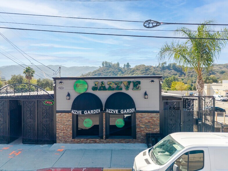 Primary Photo Of 6500 Foothill Blvd, Tujunga Restaurant For Sale