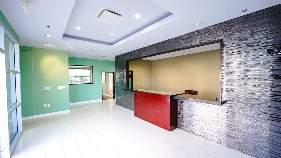 More Photos Of 2848 Columbia St, Torrance Light Manufacturing For Lease