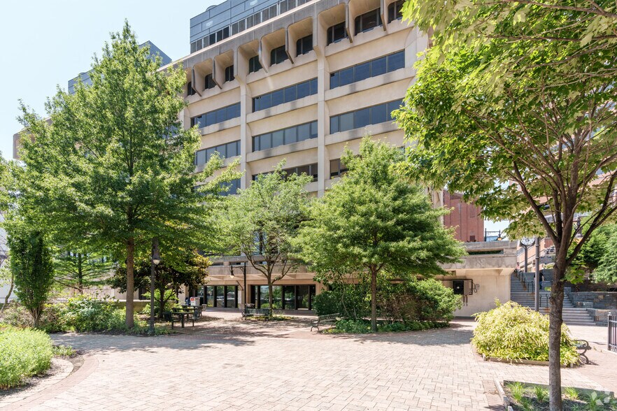 More Photos Of 800 N King St, Wilmington Office For Lease