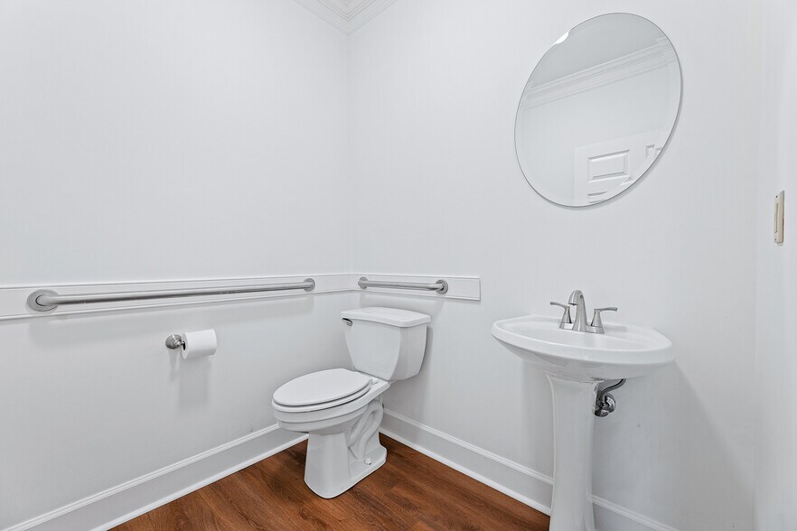 More Photos Of 490 Sun Valley Dr, Roswell Office For Lease