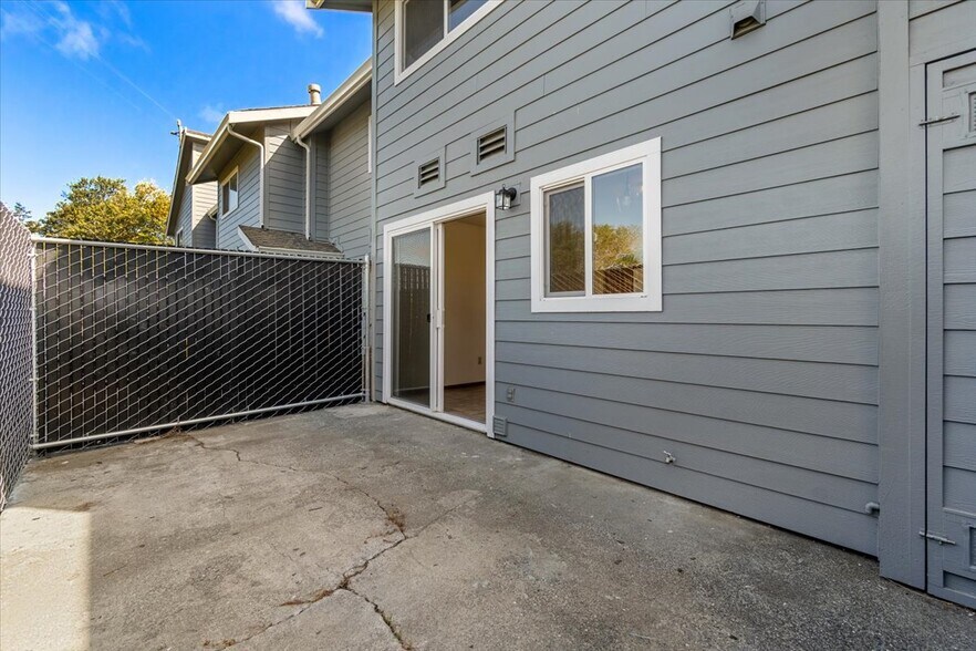 More Photos Of 275 9th St, Fortuna Apartments For Sale
