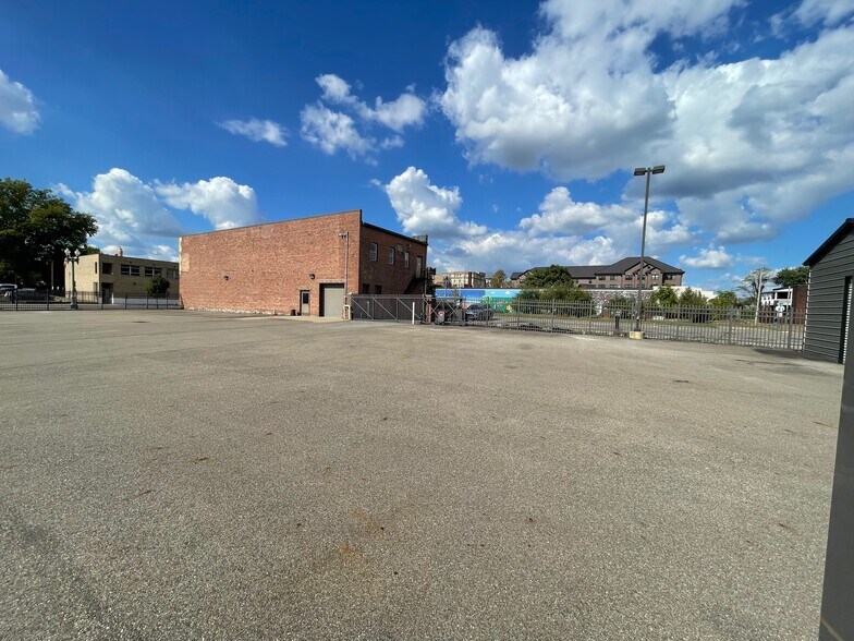 More Photos Of 530 Walnut Ave NE, Canton Storefront Retail Office For Sale