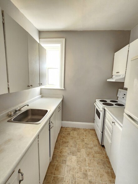 More Photos Of 170 Simcoe St S, Oshawa Apartments For Sale