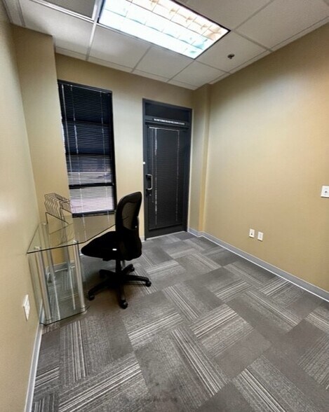 More Photos Of 9865 S Priest Dr, Tempe Unknown For Lease