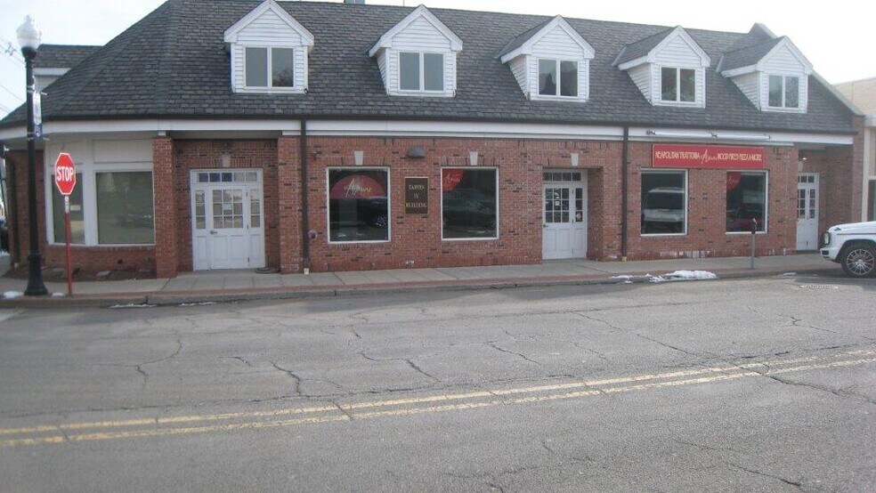 Primary Photo Of 24 Franklin Ave, Ridgewood Restaurant For Lease