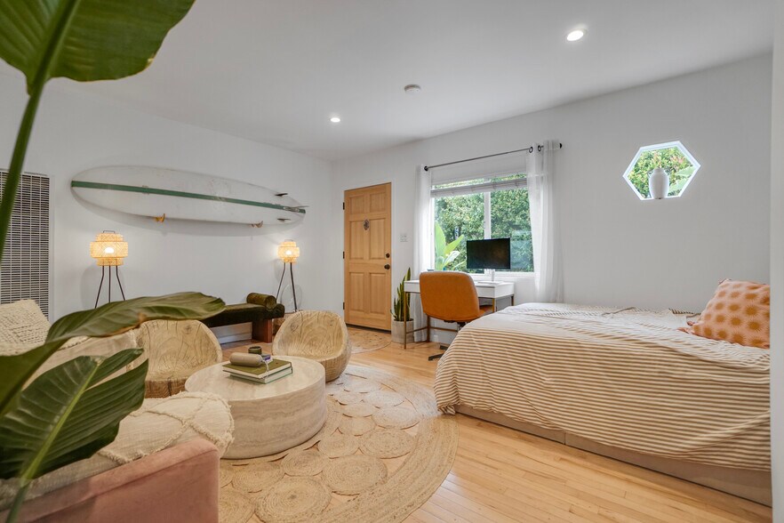 More Photos Of 705 Flower Ave, Venice Apartments For Sale