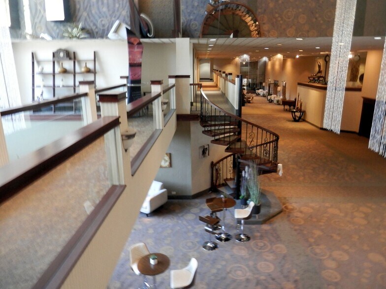 More Photos Of 5783 Heisley Rd, Mentor Hotel For Sale