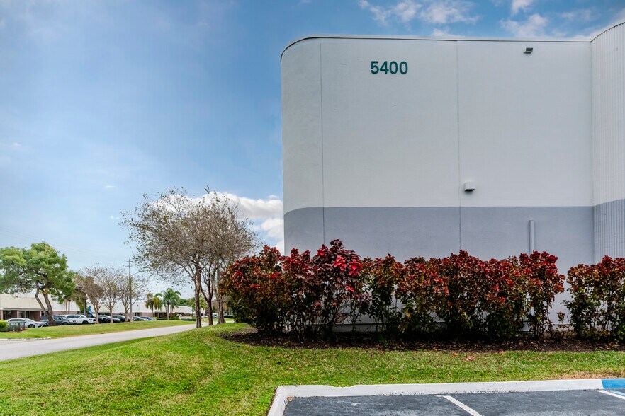 More Photos Of 5400 NW 35th Ave, Fort Lauderdale Warehouse For Lease