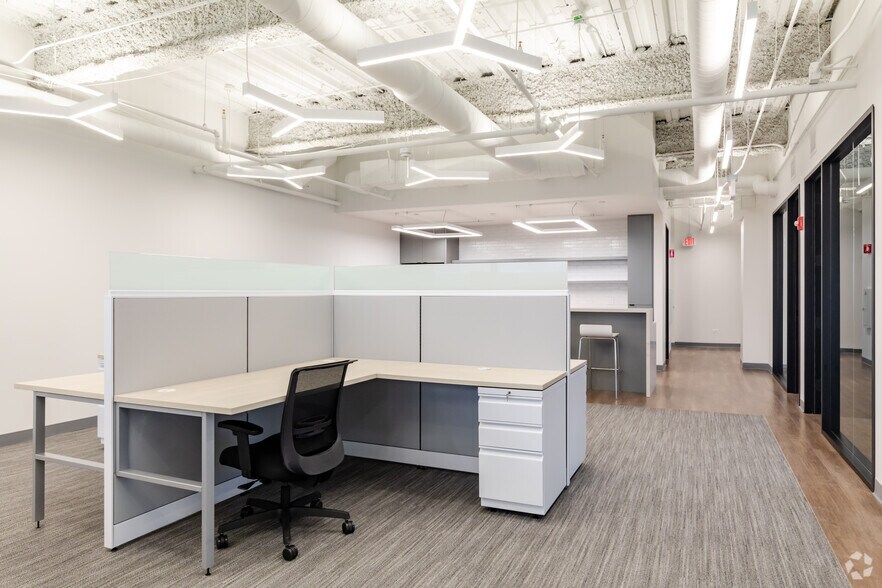 More Photos Of 1415 W 22nd St, Oak Brook Unknown For Lease