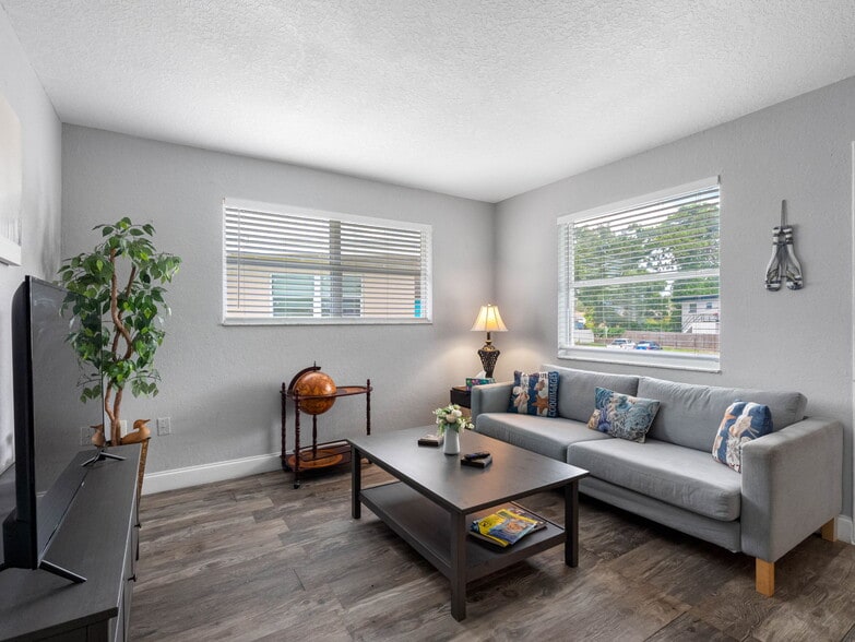 More Photos Of 309 Avanda Ct, Clearwater Multifamily For Sale