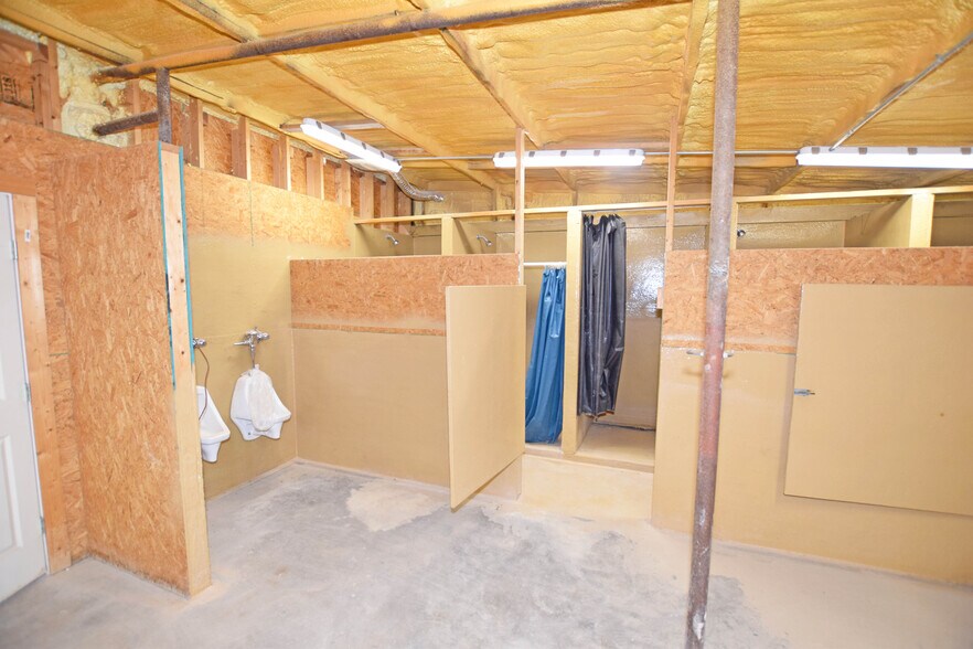 More Photos Of 305 E 57th St, Odessa Warehouse For Sale